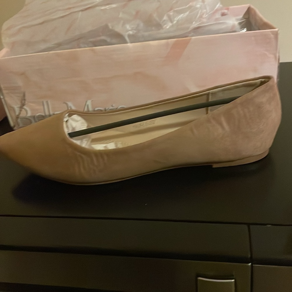 Flat ballet shoes